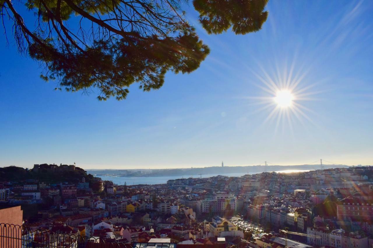 Aesthetic Riverview Apartment In Historical Lisbon Exterior photo