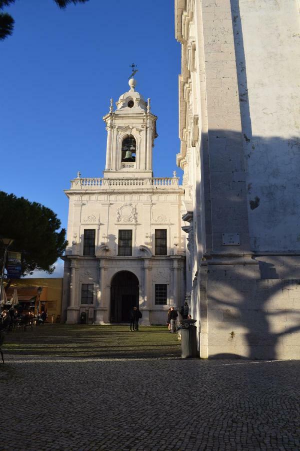 Aesthetic Riverview Apartment In Historical Lisbon Exterior photo