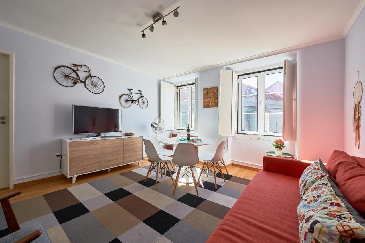 Aesthetic Riverview Apartment In Historical Lisbon Exterior photo