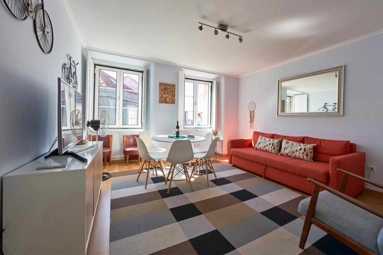 Aesthetic Riverview Apartment In Historical Lisbon Exterior photo