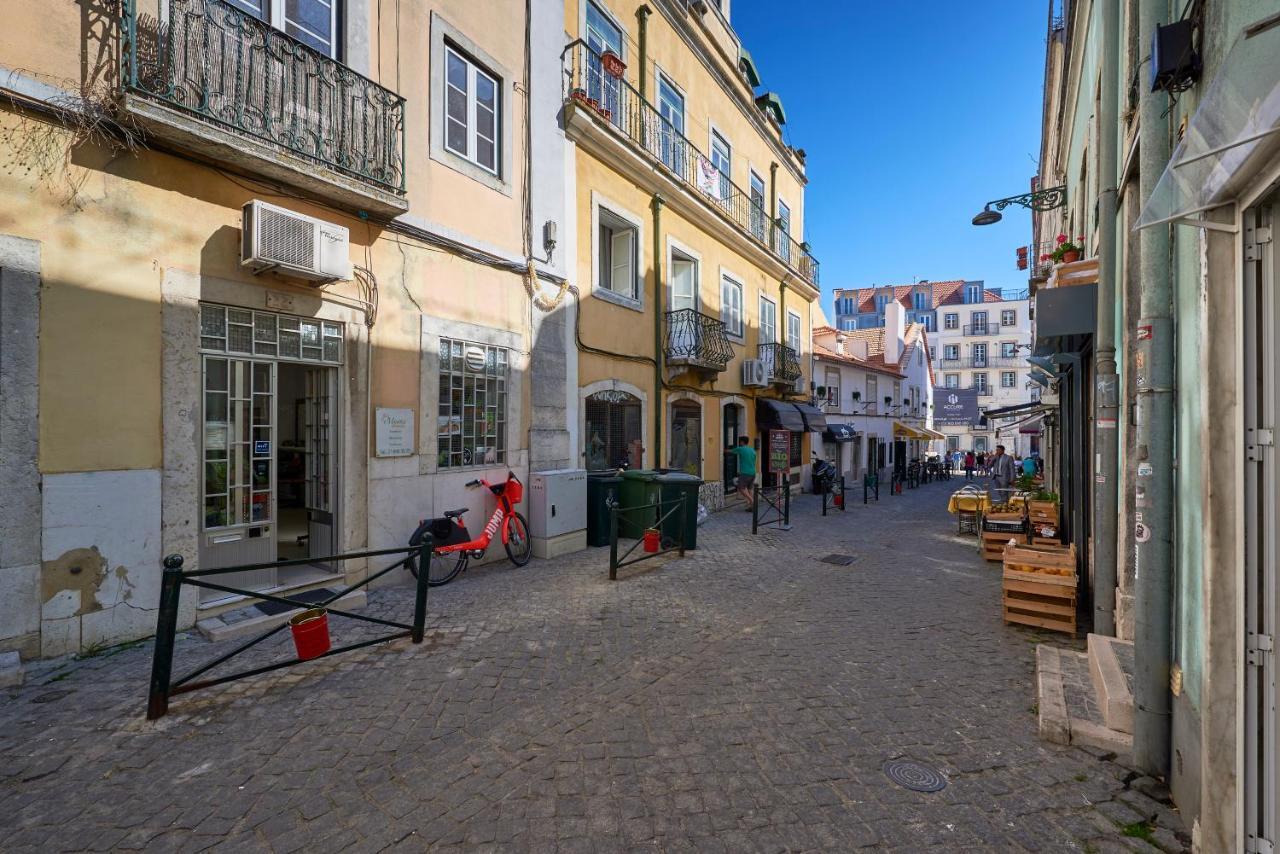Aesthetic Riverview Apartment In Historical Lisbon Exterior photo