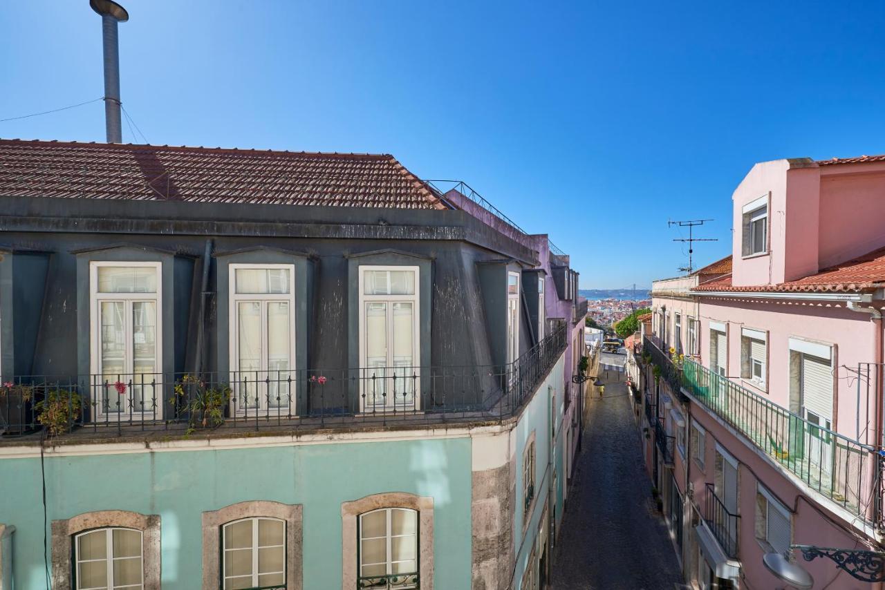 Aesthetic Riverview Apartment In Historical Lisbon Exterior photo